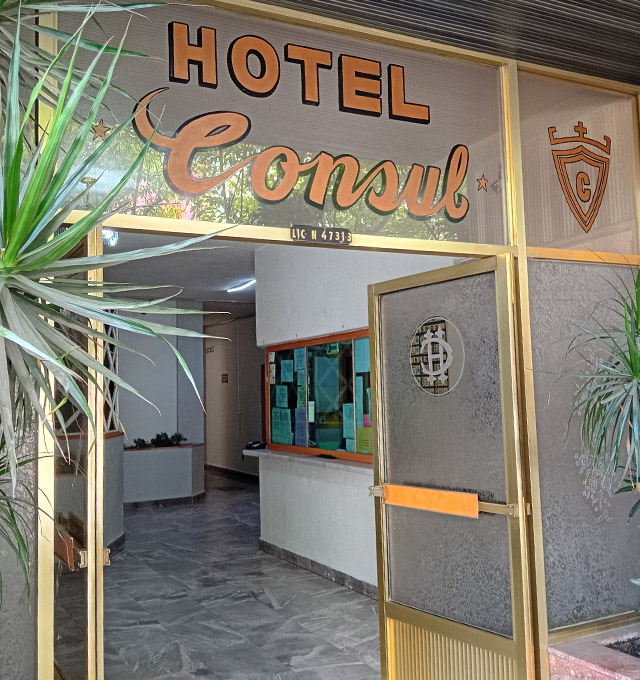 Hotel Consul con estacionamiento y WiFi